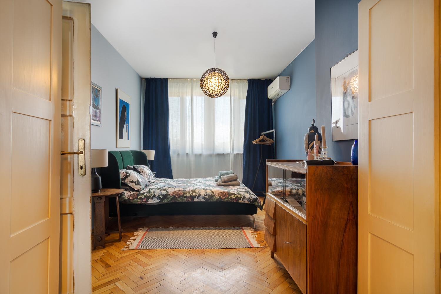 Art-ament, A Unique Flat